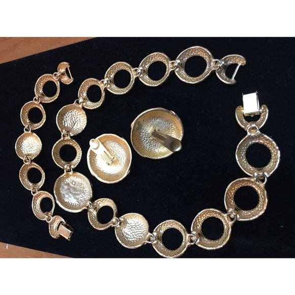 Pearl Vintage Jewelry Parure Set Necklace Bracelet and Earrings Golden Brush Pea - Picture 4 of 5